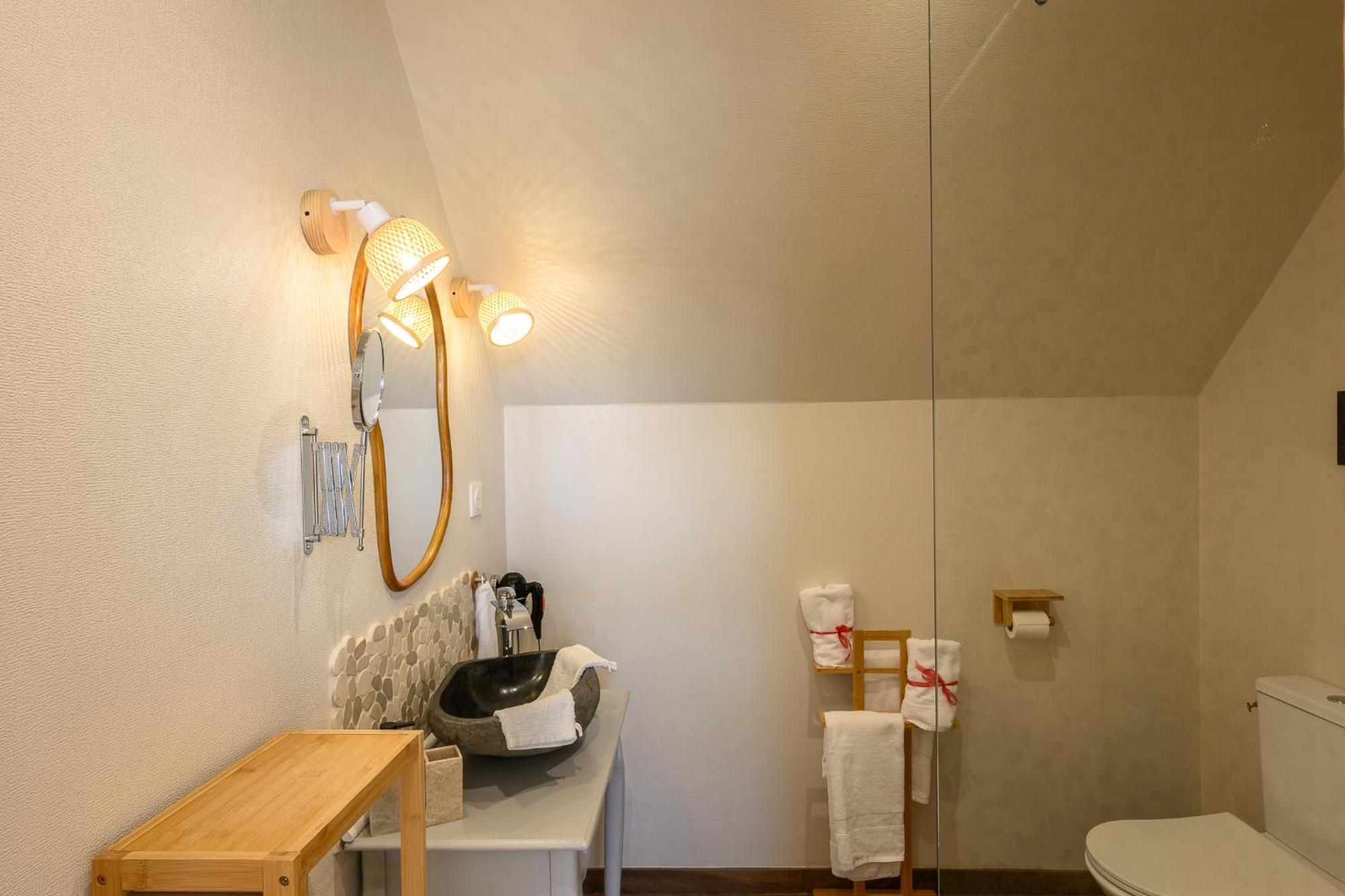 Les 13 Lavoirs D'Antan - Chambre Zen Attitude Saint-Pierre-Église Eksteriør billede